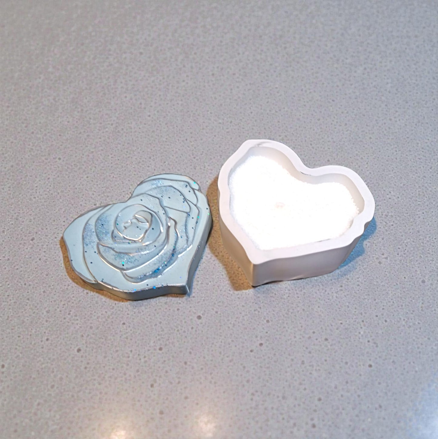 Cofanetto a cuore grande con coperchio in gesso blu  e sabbia di cera di soia - Armonia Blu"