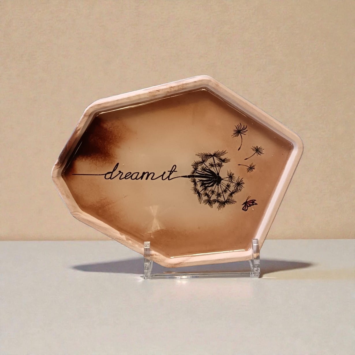 Vassoio portaoggetti in gesso e resina epossidica, fatto a mano