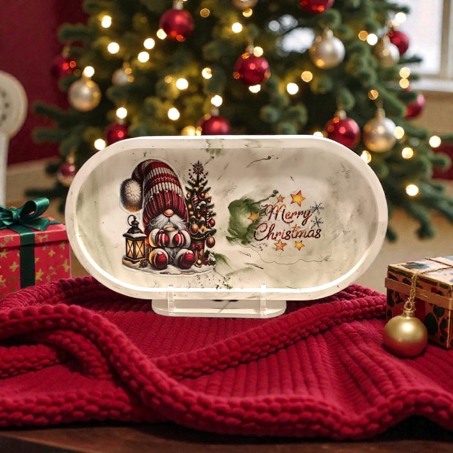 Vassoio ovale in gesso effetto marmo verde con decorazione Merry Christmas e gnomo natalizio
