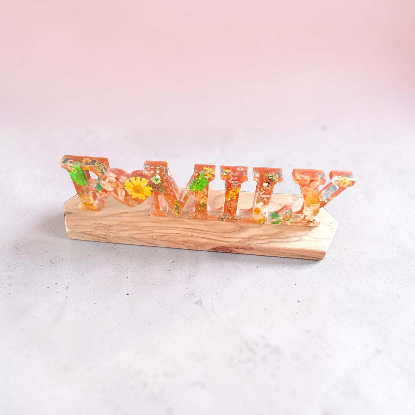 FAMILY decoration in resin with olive wood base